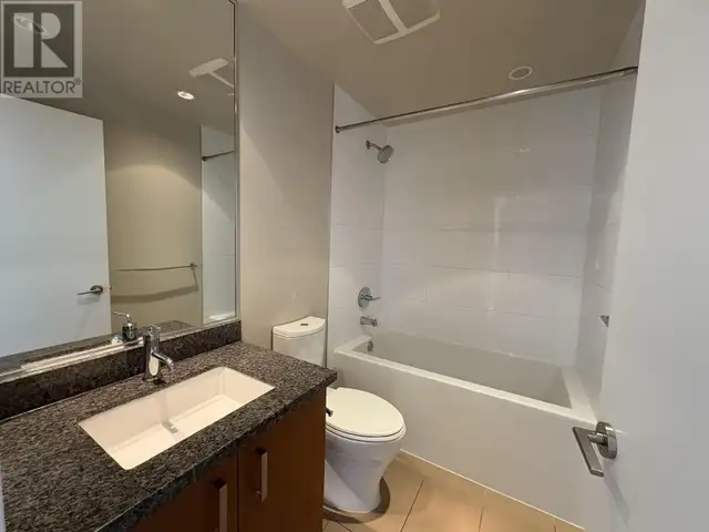 1709 3008 GLEN DRIVE Coquitlam, British Columbia63235551734659123