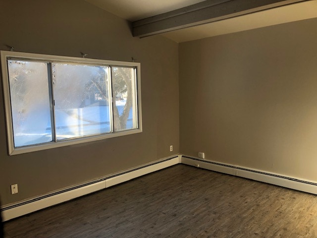 Driftwood Apts - Bachelor Suites - 7th St East 4