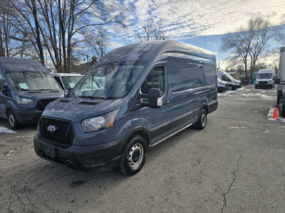 Perfect Auto CLEAN CARFAX - EXTENDED - HIGH ROOF - 3.5 L GAS - DIVIDER - SHELVING - BACK UP CAMERA -...