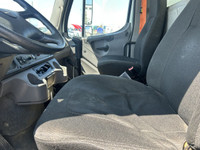 Ryder Stock ID: 413116 Transmission Type/Speed: MANUAL 10 Engine: DIESEL DD13'10 12.8 370/180 Horse... (image 8)