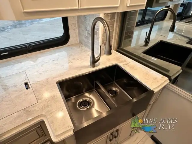 2025 Newmar Dutch Star 4369 Black Out Package in RVs & Motorhomes in Moncton - Image 30