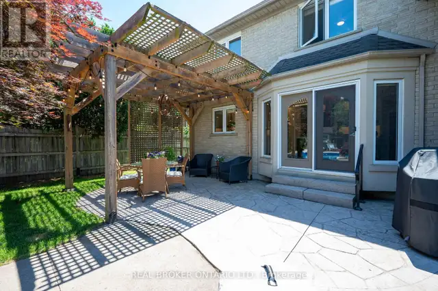 6 PIONEER TOWER CRESCENT Kitchener, Ontario in Houses for Sale in Kitchener / Waterloo - Image 9
