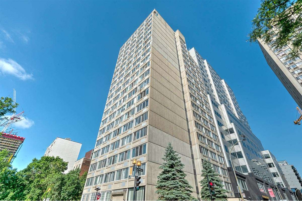 The 1350 Dufort Apartments - Bachelor Apt in Montreal for Rent dans Locations longue durée  à Ville de Montréal