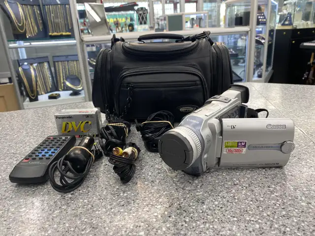 Canon Optura 10 Mini Digital Video Camcorder in Cameras & Camcorders in City of Toronto - Image 6