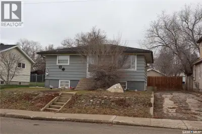 This raised bungalow is an excellent choice for first-time homeowners or a project home. It boasts s...