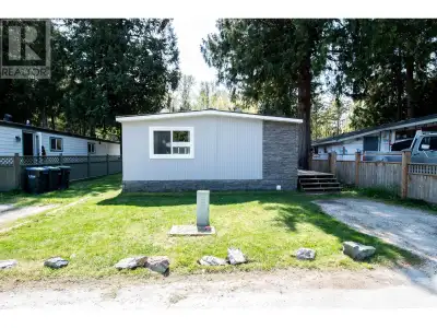 Looking for a little project? Bring your decorating ideas to this 3 bedroom, 1 bathroom DOUBLE-WIDE...
