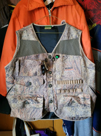 New Mossy Oak Brush Hunting Vest Fits  XXL