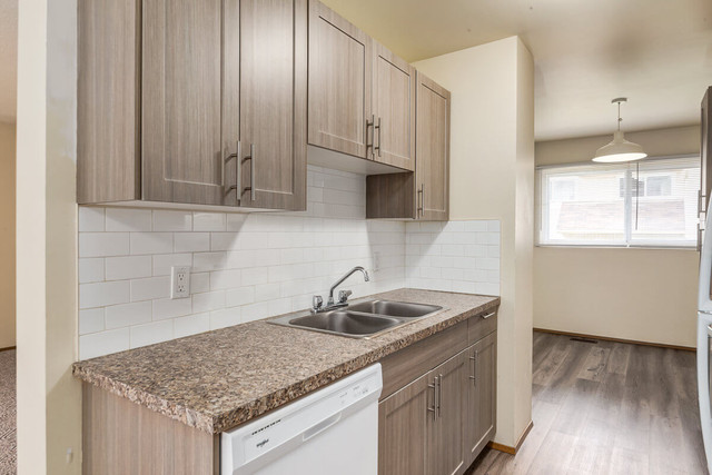 Townhomes with In Suite Laundry - South Ridge Townhomes - Townho in Long Term Rentals in Edmonton - Image 3
