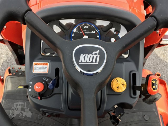 Brand New Kioti CS2220 Hydrostatic Tractor in Farming Equipment in Oshawa / Durham Region - Image 4