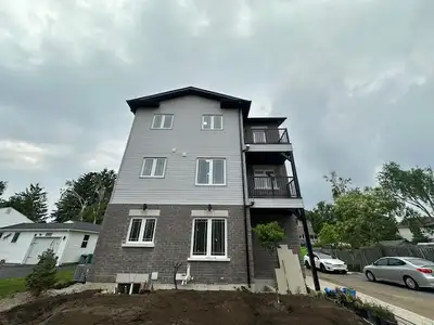 Barrie, brand new upper level 2 bedroom, 2 bathroom