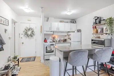 Appartement 3 et demi, semi meublé, situé dans un complexe immobilier localisé à Sainte-Foy à proxim...