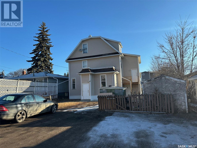 1046 Main St N Moose Jaw, SK in Houses for Sale in Moose Jaw - Image 2