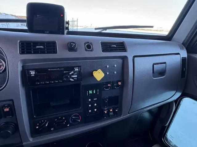 2018 PETERBILT 337 in Heavy Trucks in Calgary - Image 15