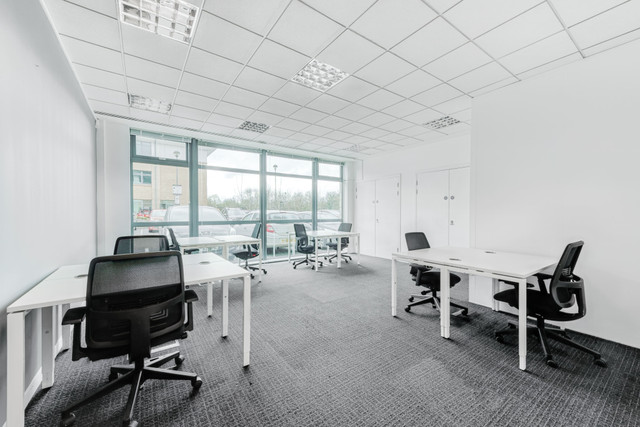 All-inclusive access to professional office space for 5 persons dans Espaces commerciaux et bureaux à louer  à Laval/Rive Nord