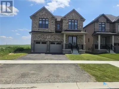 233 LESLIE DAVIS Street North Dumfries, Ontario