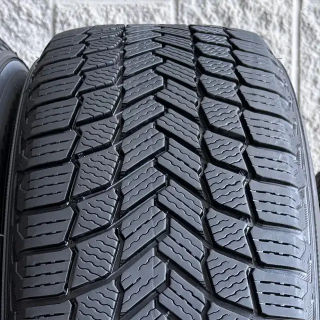 (95%) 4x 235/65R18 Michelin Winters w/ Lexus RX Rims + TPMS in Tires & Rims in City of Toronto - Image 5