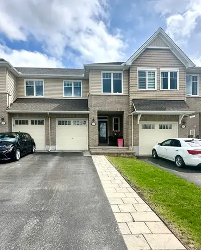 Ottawa. Welcome to this spacious and beautifully maintained 3-bedroom, 2.5-bathroom executive Townho...