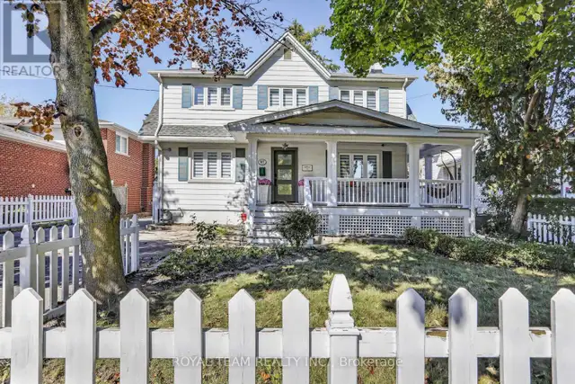 97 Centre Street E Richmond Hill (Crosby), Ontario, photo 3 of 4