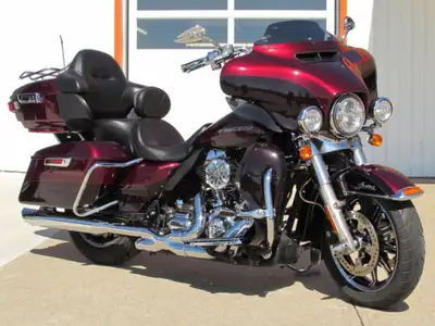 Amazing Limited Low - $10,000 in great options - 1 Owner bike This Beautiful 2015 Ultra LIMITED Low...