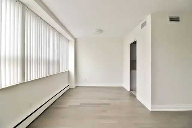 2 Bedroom 1.5 Bath in Long Term Rentals in City of Toronto - Image 20