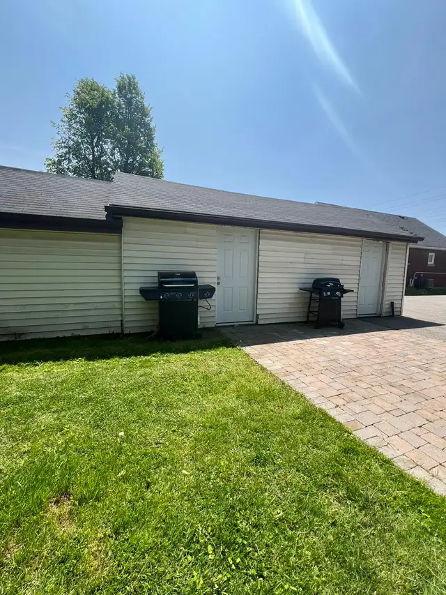 2 Bed, 1 Bath, with Backyard and Storage in Long Term Rentals in Oshawa / Durham Region - Image 17