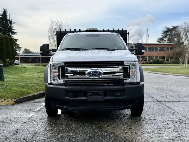 2017 Ford F-450 Super Duty XL 4x4 Crew Cab 9 Foot Dump Truck in Heavy Trucks in Regina - Image 4