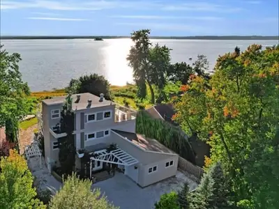 Rare opportunity with stunning views of Lake Deschênes! Prestigious Aylmer property offering panoram...