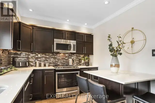 8 WARWICK ROAD Hamilton (Stoney Creek), Ontario62864388667906122