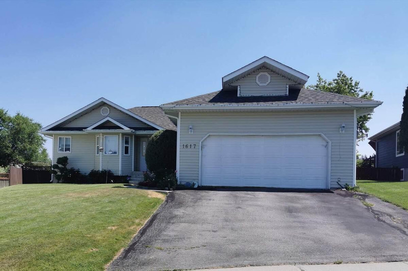 1617 STAPLE CRESCENT Cranbrook, British Columbia Houses for Sale