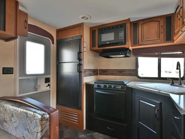 2013 Springdale 241 in Travel Trailers & Campers in St. Albert - Image 12