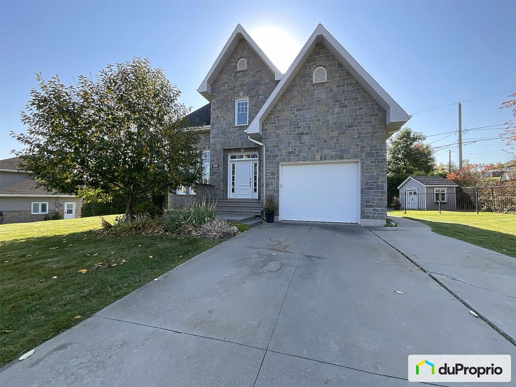 $839,000 - 2 Storey for sale in Sherbrooke (Fleurimont) — photo 1