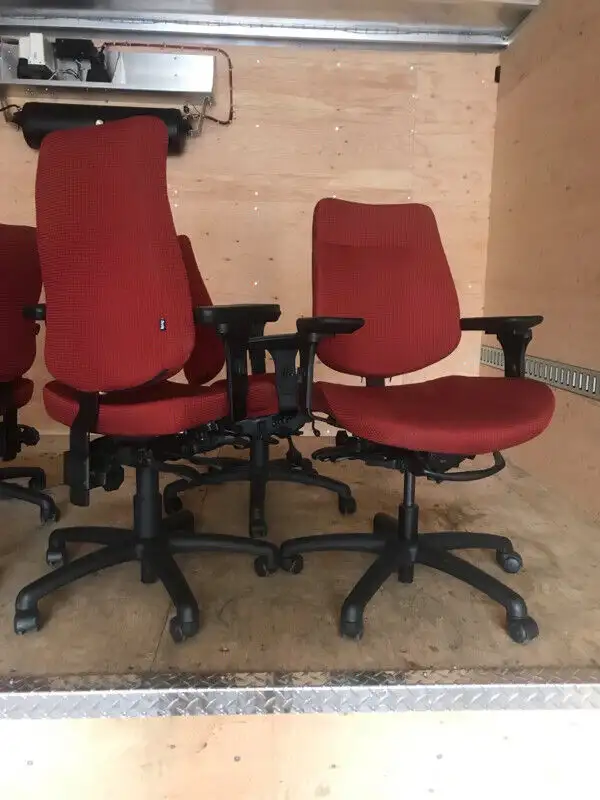 Chaises de bureau à 5 roulettes in Desktop Computers in Drummondville - Image 5