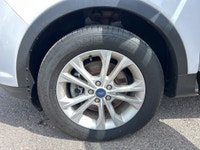 Double L Motors Ltd. For Sale: 2019 Ford Escape SE 4WD Reliable, Stylish, Ready for Adventure! Relia... (image 5)