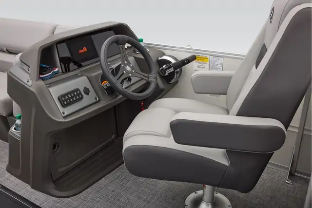 2026 Sun Tracker Party Barge 22 XP3 TRITOON pontoon boat in Powerboats & Motorboats in Vernon - Image 16