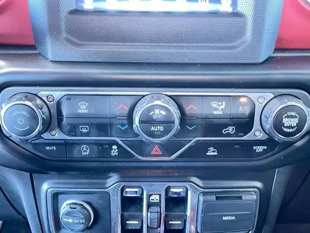 2021 Jeep Gladiator Rubicon | 4x4 | Remote start | Leather in Cars & Trucks in Prince George - Image 40