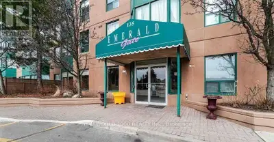 Location Location Location Beautiful view East facing 01 Bed Unit - Over 700 Sq. Ft! This bright, ha...