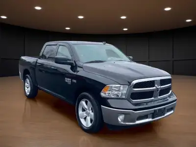 2022 RAM 1500 Classic SLT CLEAN CARFAX!!!! 4x4 HEMI, CRUISE,..., View more