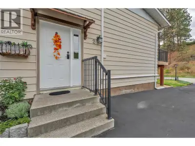 Bright, spacious 2 bedroom, 2 bathroom Townhouse with modern finishes throughout. Updates, flooring,...