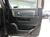 RAM 1500 CLASSIC 2022 V8 5.7L CREW-CAB 4X4 TOUT ÉQUIPÉ / CAMÉRA DE RECUL / BLUETOOTH / AVEC SEULEMEN... (image 9)