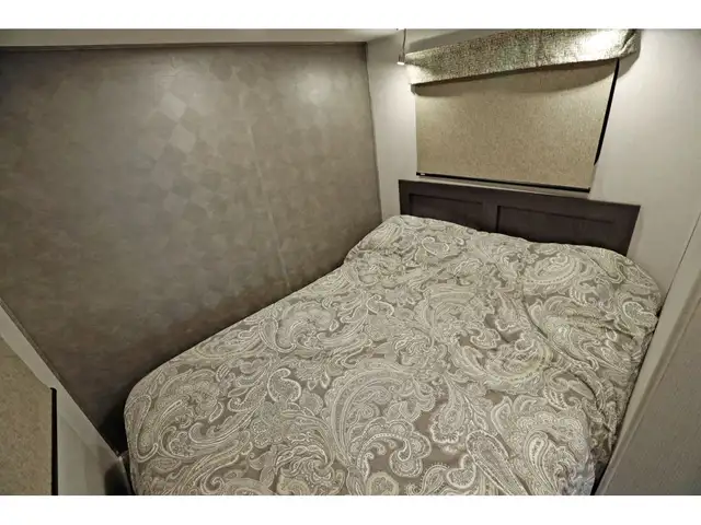 2021 Forest River Sunseeker Forester 2380 B+ DIESEL Full paint in RVs & Motorhomes in Laval / North Shore - Image 19