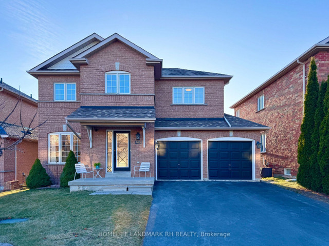 6 Bedroom 4 Bths located at Yonge & Davis in Houses for Sale in Markham / York Region