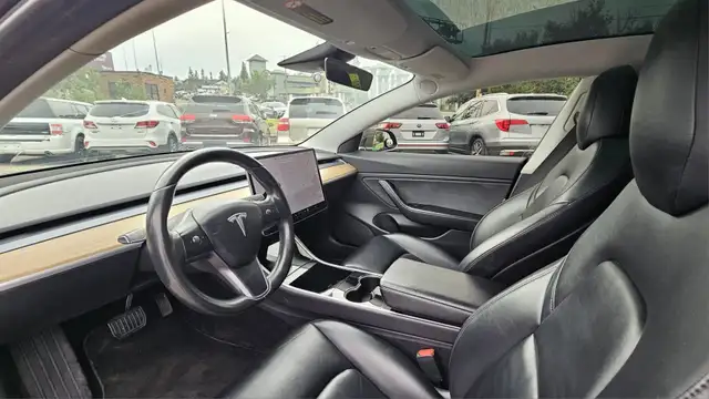 This Sedan/Saloon powered by a Electric engine.SPECIFICATIONS:5579283232103014412