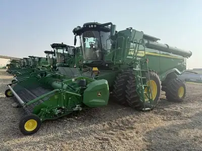 Combine Type:Small Grain Axle:2WD Duals/Singles:Duals Chopper/Spreader:Chopper Options:Yield Monitor...