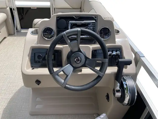 2024 Tahoe Tritoon 2180 QL, Mercury 90 HP and Trailer in Powerboats & Motorboats in Oshawa / Durham Region - Image 6