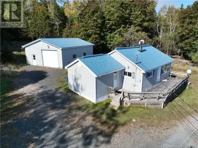 Welcome to 12 Hartford Road & 9 Young Road on the picturesque Deer Island in Charlotte County!* Nest...
