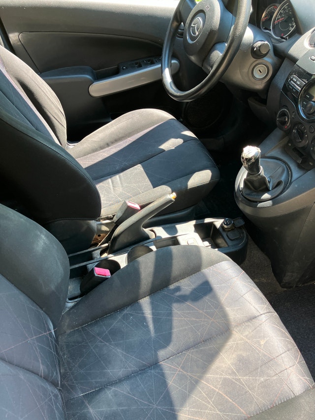 2011 Mazda2 — photo 4