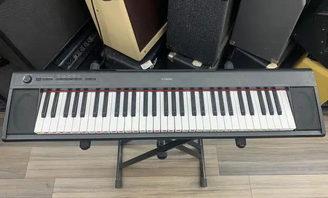 Yamaha NP-12 Electric Keyboard in Pianos & Keyboards in City of Toronto - Image 2