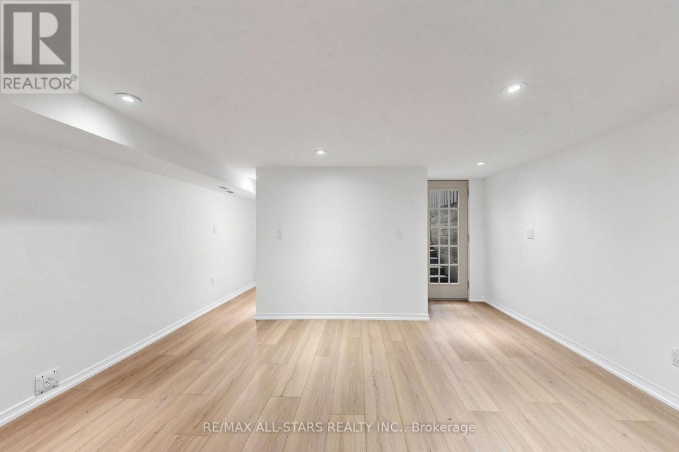 BASEMENT - 68 MACPHERSON AVENUE Toronto (Annex), Ontario 4