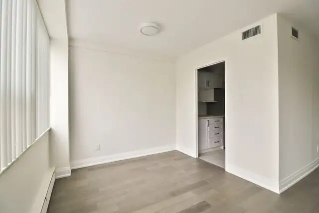 2 Bedroom 1.5 Bath in Long Term Rentals in City of Toronto - Image 7