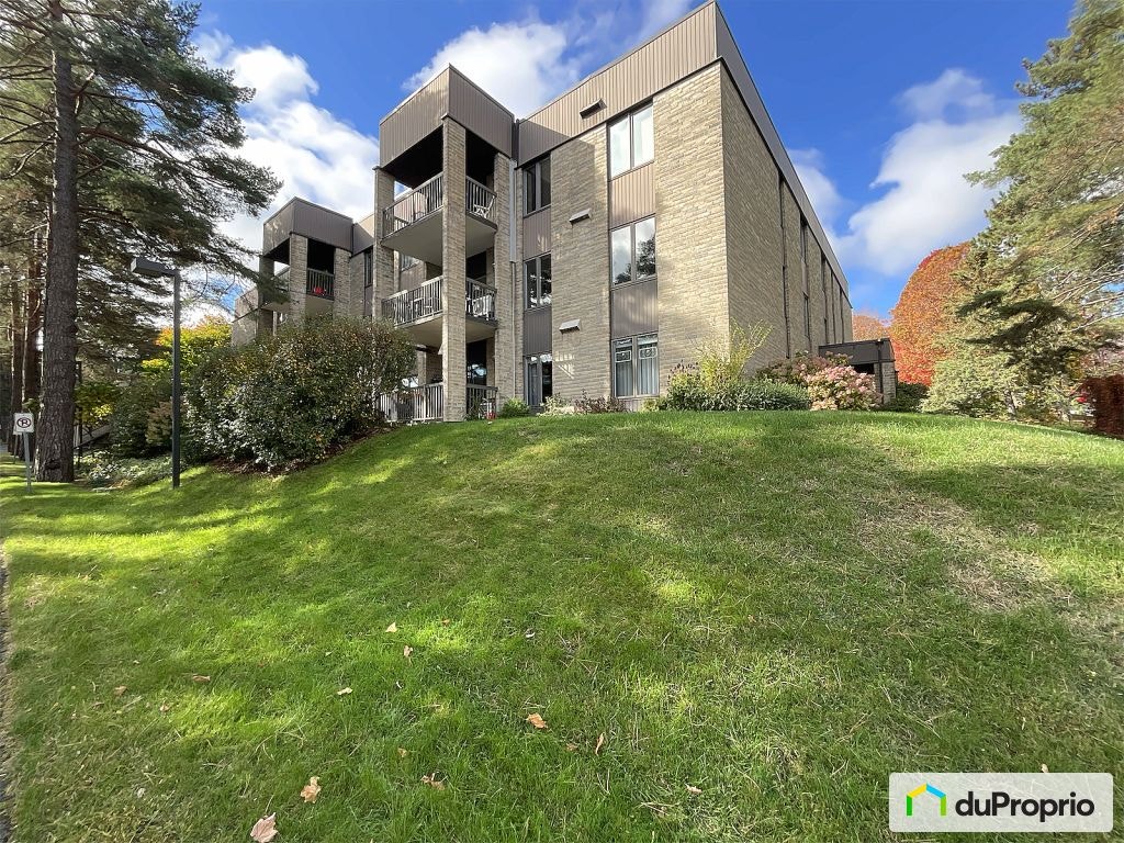 $369,900 - Condominium for sale in Sherbrooke (Jacques-Cartier) — photo 1